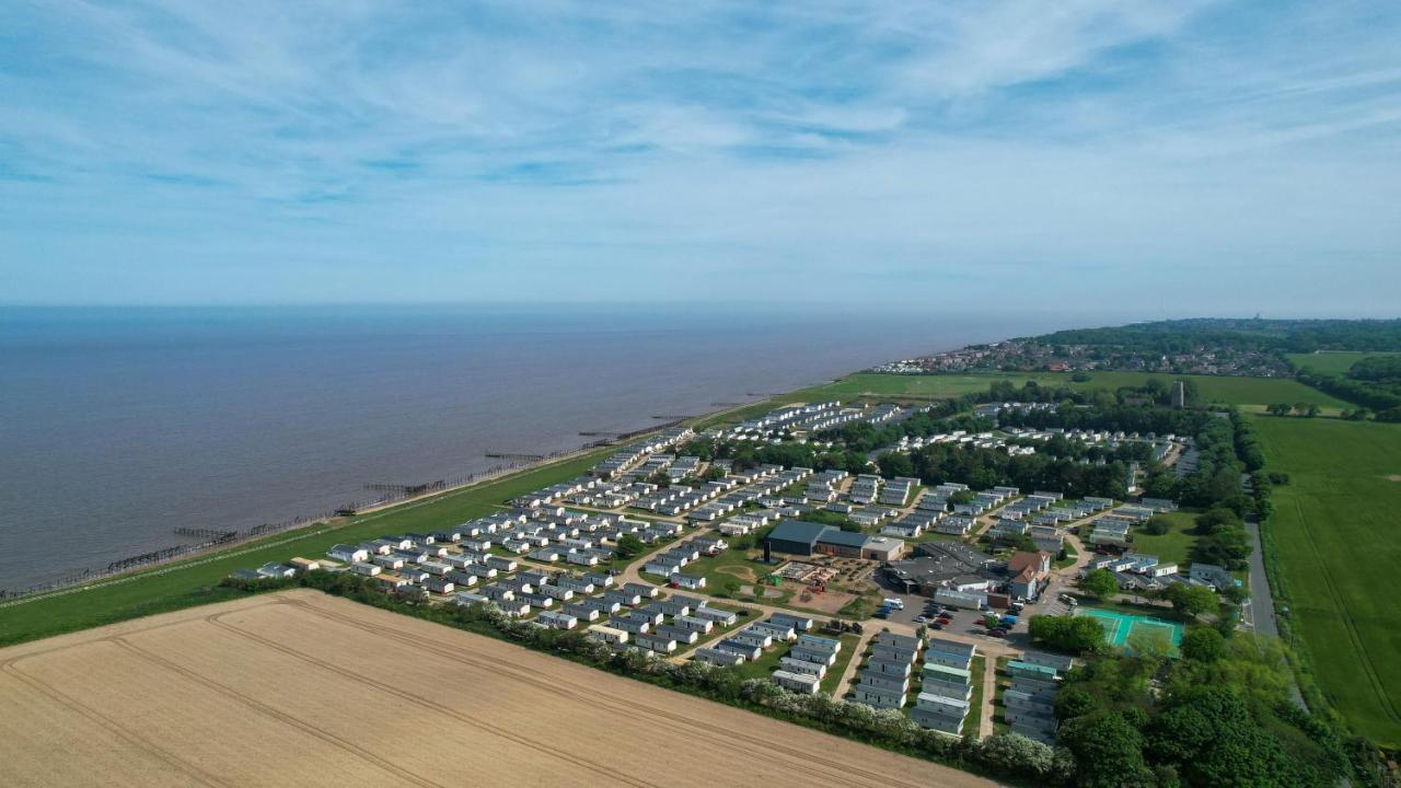 Great 8 Berth Caravan In Norfolk Near To Great Yarmouth Ref 20178Bs Hopton on Sea Esterno foto