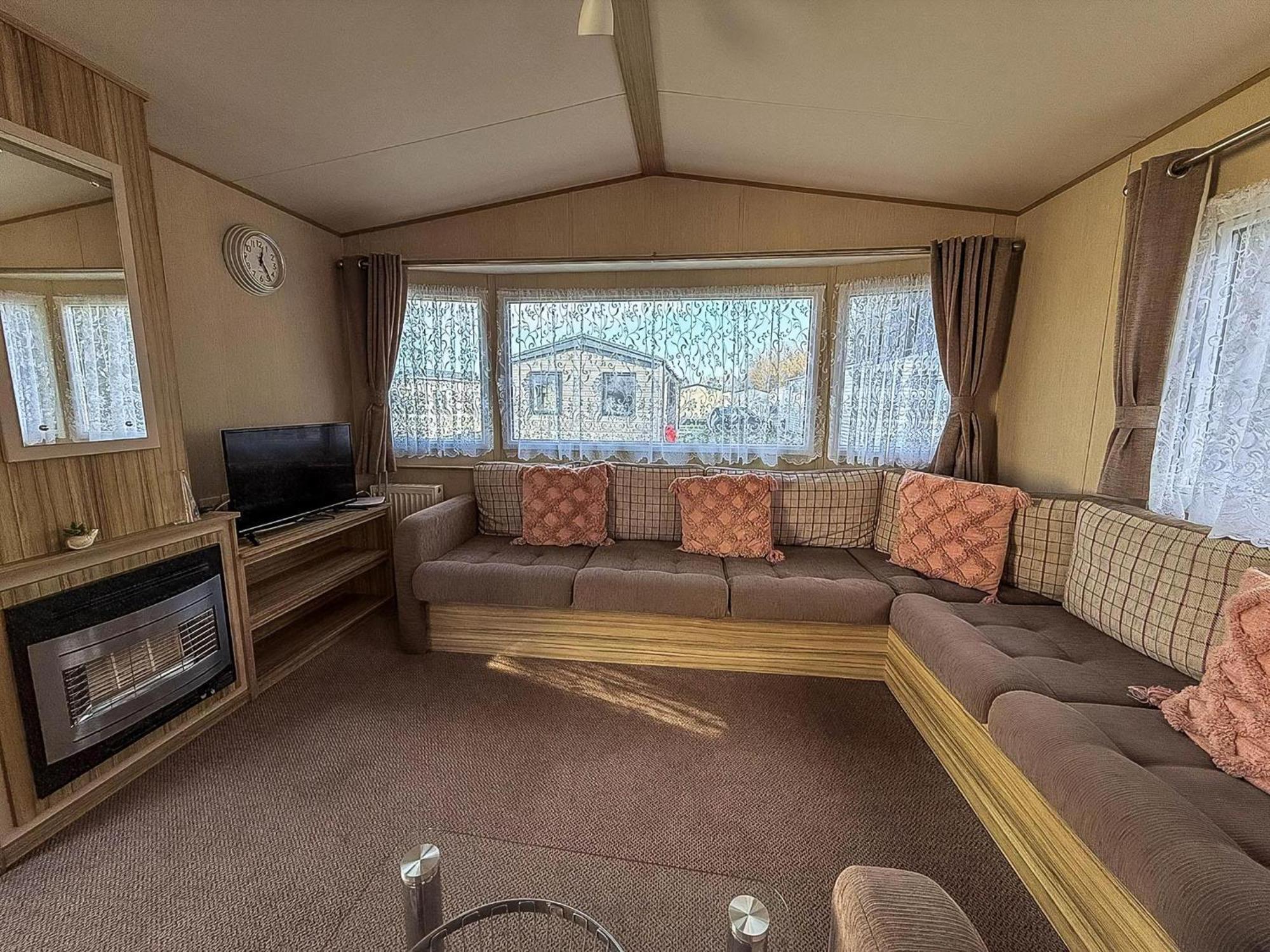 Great 8 Berth Caravan In Norfolk Near To Great Yarmouth Ref 20178Bs Hopton on Sea Esterno foto