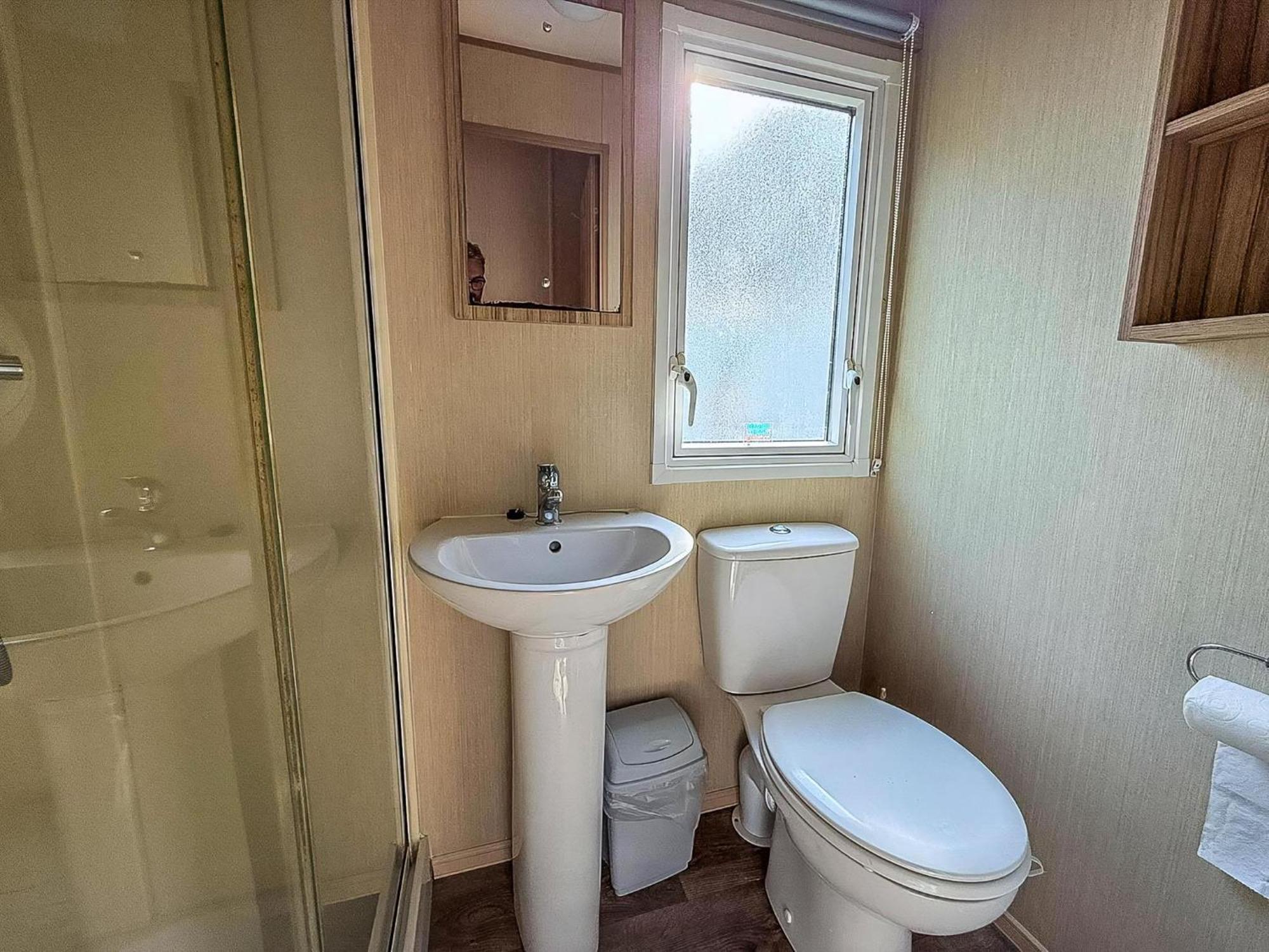Great 8 Berth Caravan In Norfolk Near To Great Yarmouth Ref 20178Bs Hopton on Sea Esterno foto