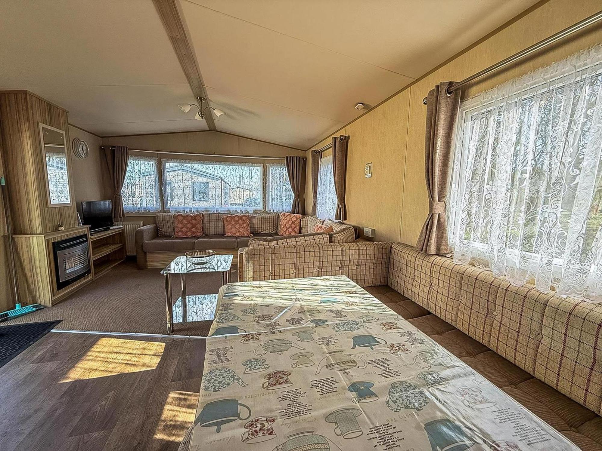 Great 8 Berth Caravan In Norfolk Near To Great Yarmouth Ref 20178Bs Hopton on Sea Esterno foto