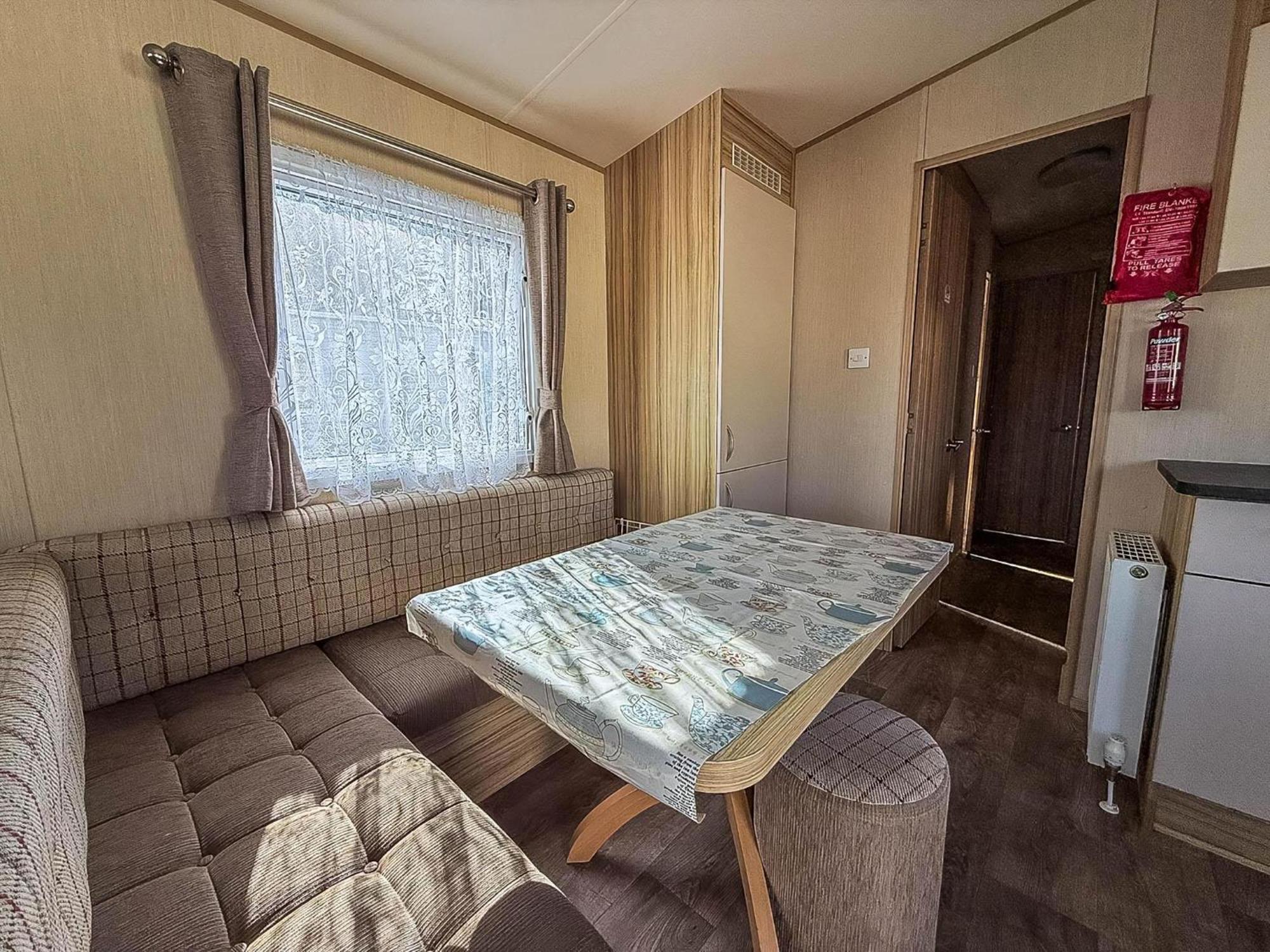 Great 8 Berth Caravan In Norfolk Near To Great Yarmouth Ref 20178Bs Hopton on Sea Esterno foto