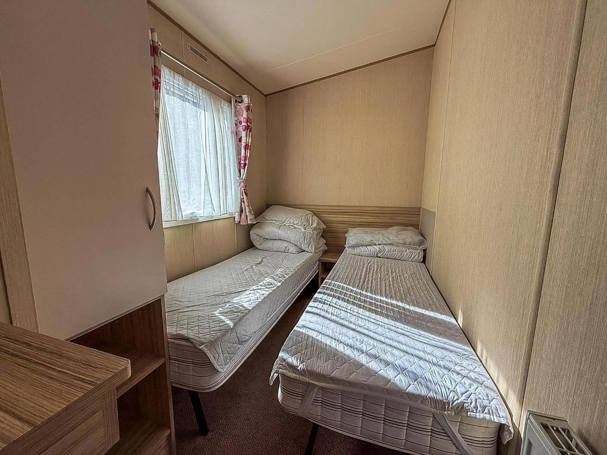 Great 8 Berth Caravan In Norfolk Near To Great Yarmouth Ref 20178Bs Hopton on Sea Esterno foto